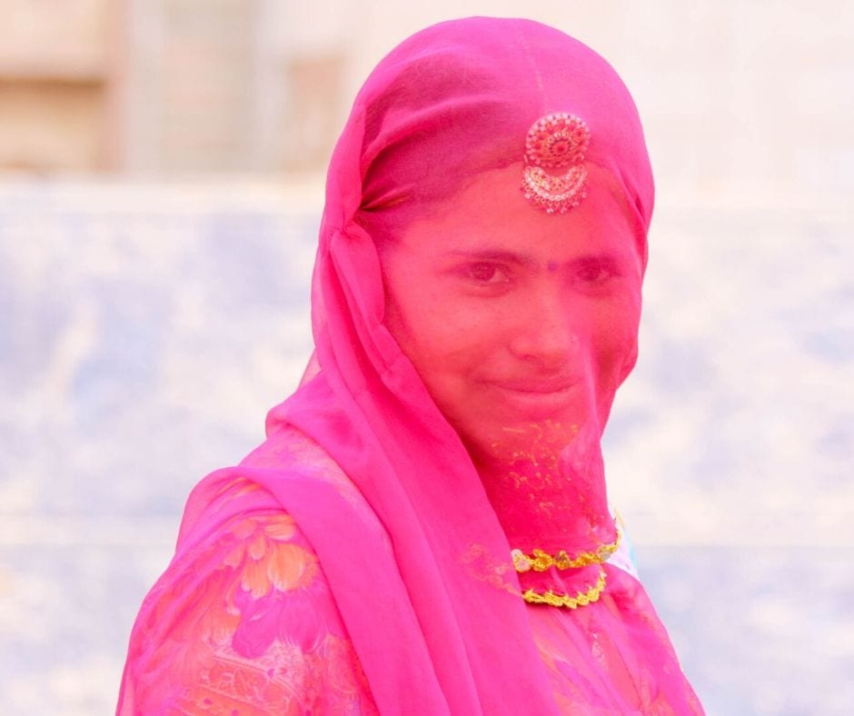Mulher hindu usando véu